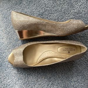 Gold Bandolino great for wedding